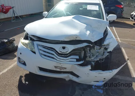 2011 Toyota Camry Xle z USA, uszkodzony, nr VIN 4T1BF3EK7BU704870